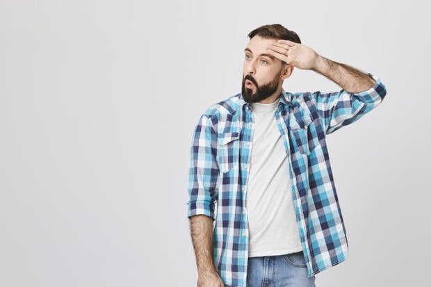 Jika kamu memiliki masalah ini, tidak ada salahnya untuk selalu membawa sapu tangan saat berpergian agar tidak menimbulkan tidak nyaman ketika akan bersalaman dengan orang lain.