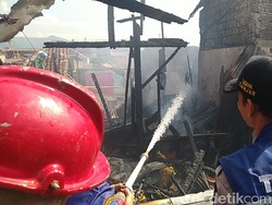 Kebakaran Hanguskan Empat Rumah di Cianjur