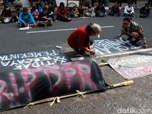 Keranda Mayat di Depan Gedung Merdeka Bandung