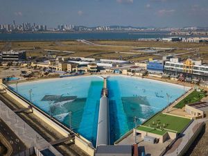 Korsel Punya Kolam Ombak Terbesar di Dunia, Peselancar Berani Coba?