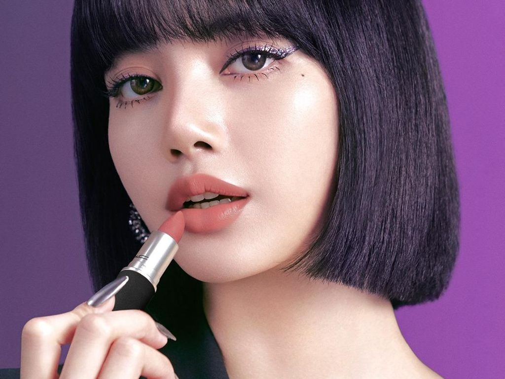 Penampilan Cantik Lisa Blackpink Jadi Bintang Iklan Kosmetik MAC Penampilan Cantik Lisa Blackpink Jadi Bintang Iklan Kosmetik MAC