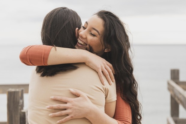 Oksitosin dikaitkan dengan kebahagiaan dan berkurangnya stres, ilmuwan menemukan bahwa hormon ini memiliki efek yang kuat pada wanita.