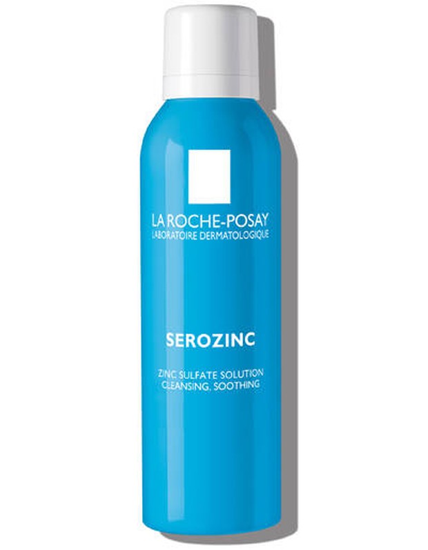 Naomi menggunakan face mist dari La Roche-Posay Serozinc Toner