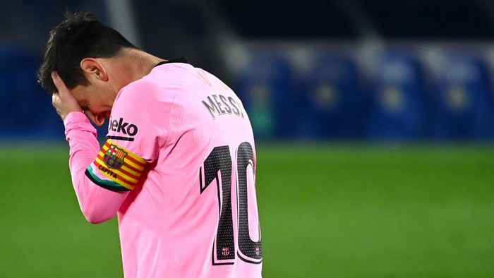 Barcelonas Argentine forward Lionel Messi gestures during the Spanish League football match between Getafe and Barcelona at the Coliseum Alfonso Perez stadium in Getafe, south of Madrid, on October 17, 2020. (Photo by GABRIEL BOUYS / AFP)