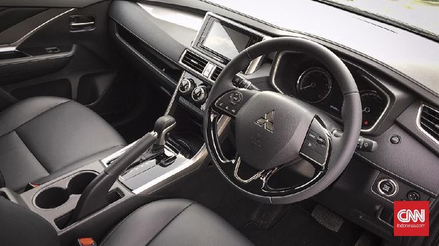 Mitsubishi Motors Krama Yudha Sales Indonesia (MMKSI) meluncurkan Xpander dengan sejumlah aksesori baru yang dinamakan ‘edisi hitam’. Ada dua Xpander yang dijadikan basis Black Edition. Pertama Cross yang merupakan Low Multi Purpose Vehicle (MPV) bergaya crossover dan Xpander Exceed.