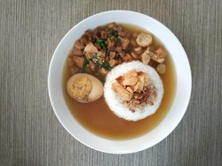 Resep Nasi Bakmoy Ayam yang Manis Gurih