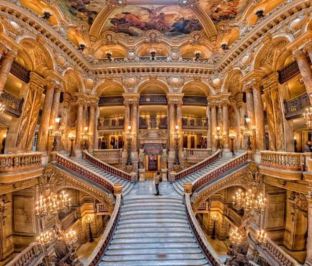 Palais Garnier/pinterest.com/followmeaway Bangunan yang didesain oleh Baron Haussman pada tahun 1858.