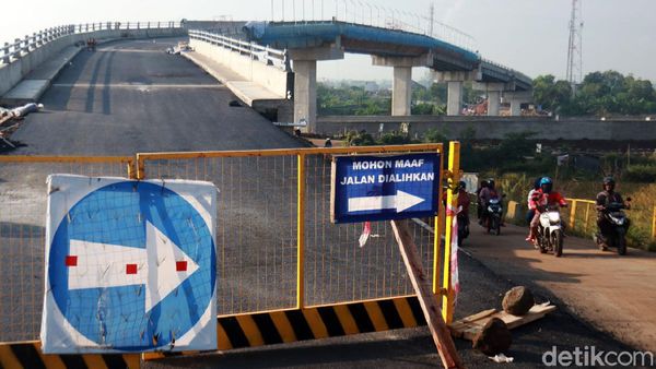 Proyek Jalan Layang di Atas Jalur Kereta Cepat Teggalluar Sudah Rampung