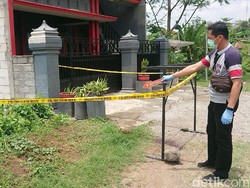 Mayat Bersimbah Darah Ditemukan di Depan Kos Trenggalek, Korban Pembunuhan?