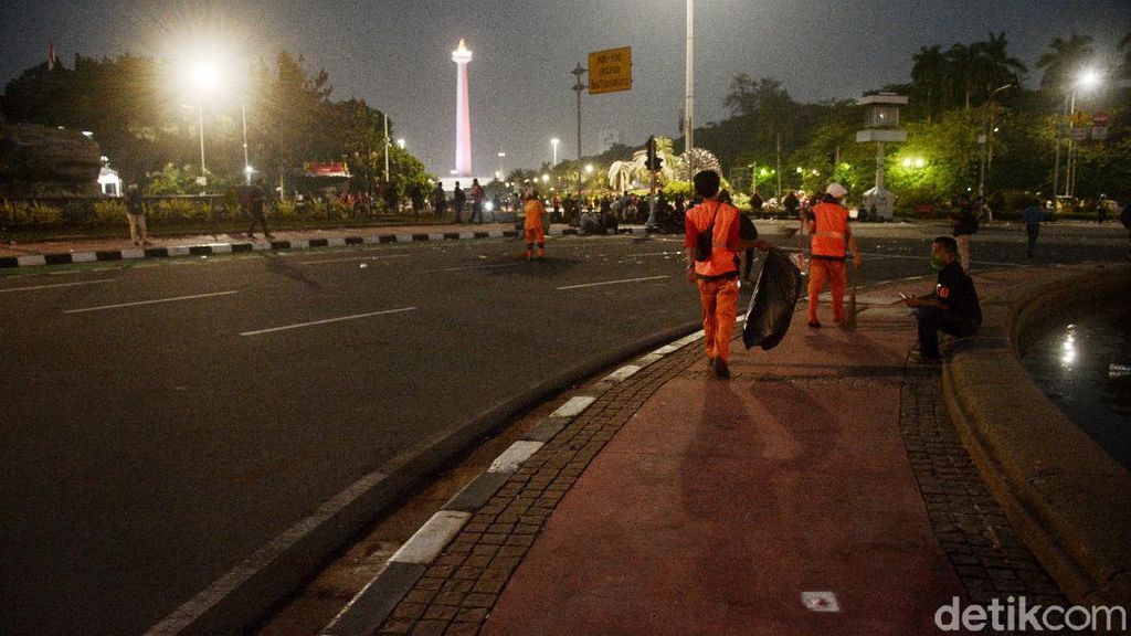 Kerja Keras PPSU Usai Demo Kerja Keras PPSU Usai Demo