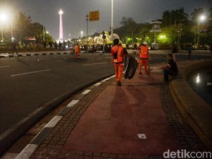 Pemprov DKI Angkut 2,1 Ton Sampah Sisa Demo Tolak Omnibus Law 20 Oktober Pemprov DKI Angkut 2,1 Ton Sampah Sisa Demo Tolak Omnibus Law 20 Oktober