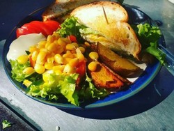 Laris Manis! English Breakfast Rp 12 Ribu Buatan Mantan Chef di Madiun