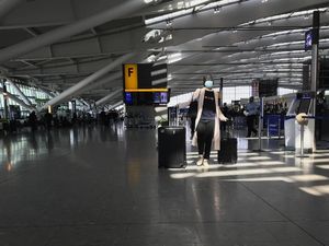 Listrik Padam Usai Kebakaran Gardu, Bandara Heathrow Ditutup Listrik Padam Usai Kebakaran Gardu, Bandara Heathrow Ditutup