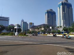 Jelang Demo di Patung Kuda, Polisi Lakukan Penutupan Jalan Bertahap