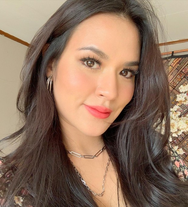 5 Skincare Routine Raisa Yang Bisa Ditiru Agar Wajah Selalu Mulus<script async src=