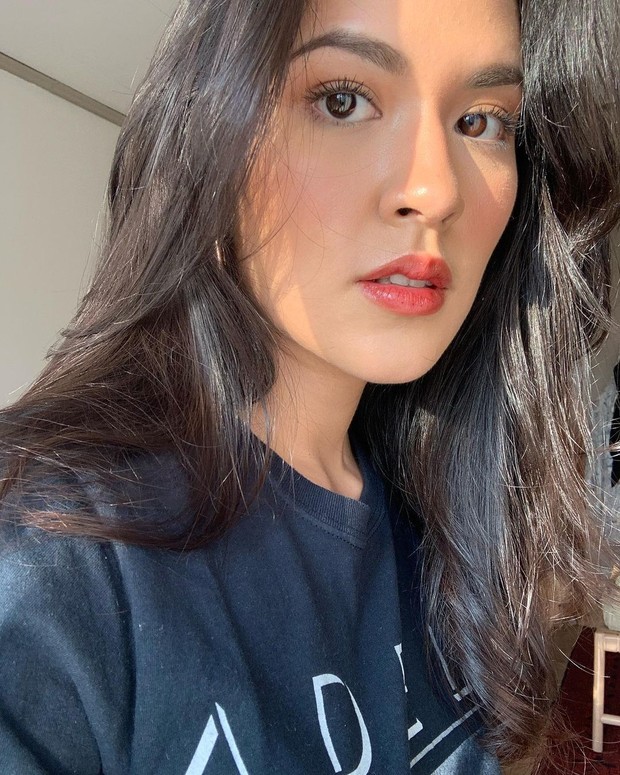 5 Skincare Routine Raisa Yang Bisa Ditiru Agar Wajah Selalu Mulus<script async src=