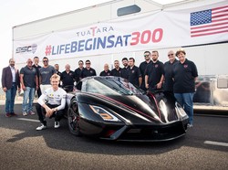 Ini Orang Pertama yang Punya Mobil Tercepat Dunia Saat Ini