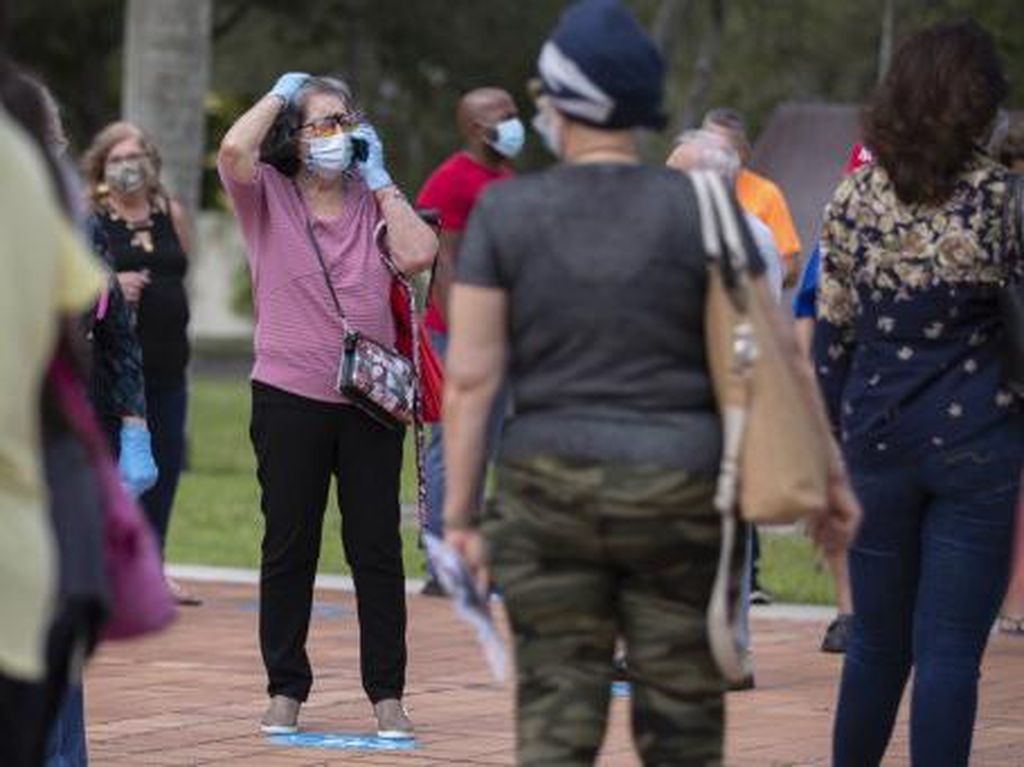Florida Mulai Pemungutan Suara Pemilu AS, Pemilih Pakai Masker-Jaga Jarak Florida Mulai Pemungutan Suara Pemilu AS, Pemilih Pakai Masker-Jaga Jarak