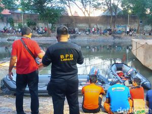 Seorang Bocah di Surabaya Hilang Tenggelam di Kalimas Saat Cari Ikan Seorang Bocah di Surabaya Hilang Tenggelam di Kalimas Saat Cari Ikan