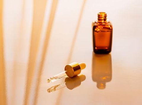 moisturizer saja mungkin tak cukup, tambahan serum akan membantu menjaga kelembapan kulit