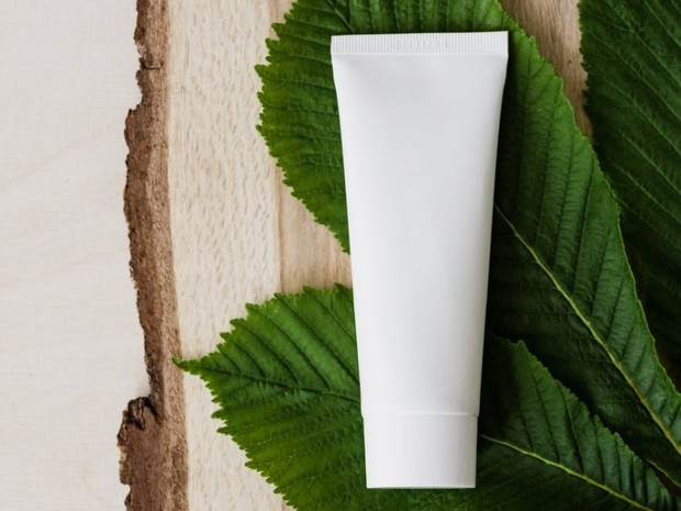 untuk menjaga kelembapan wajah, gunakan hydrating moisturizer