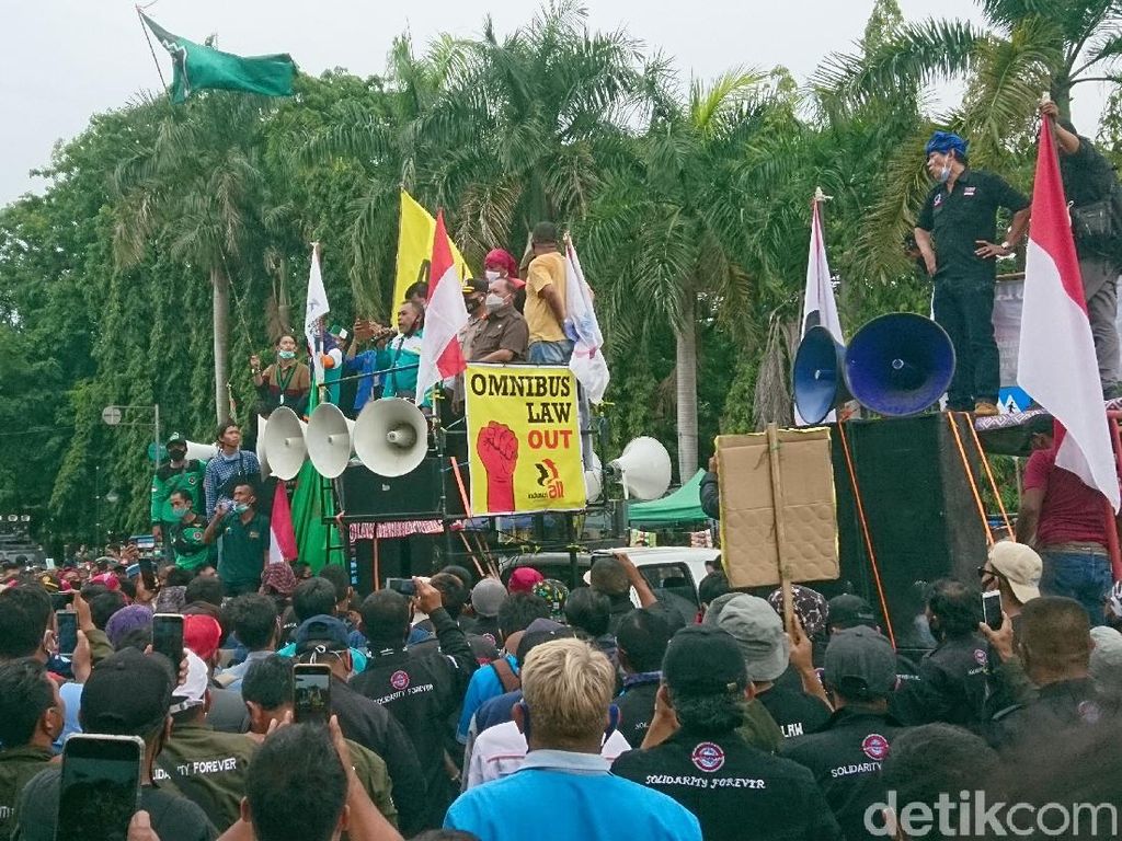 Walkot Cilegon Surati Jokowi Teruskan Suara Buruh Terbitkan Perppu Ciptaker