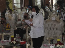 Risma Minta Warga Jaga Kampung dan Anak saat Demo Omnibus Law