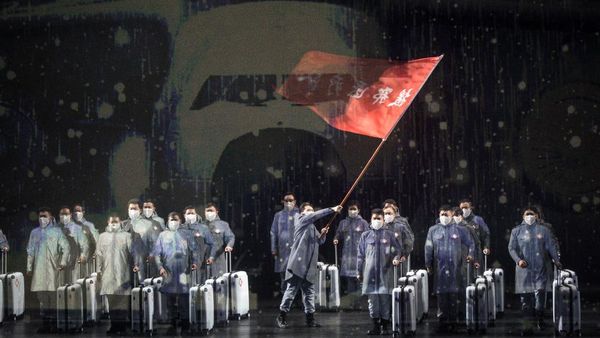 Begini Cara Seniman Wuhan Hormati Paramedis