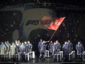 Begini Cara Seniman Wuhan Hormati Paramedis