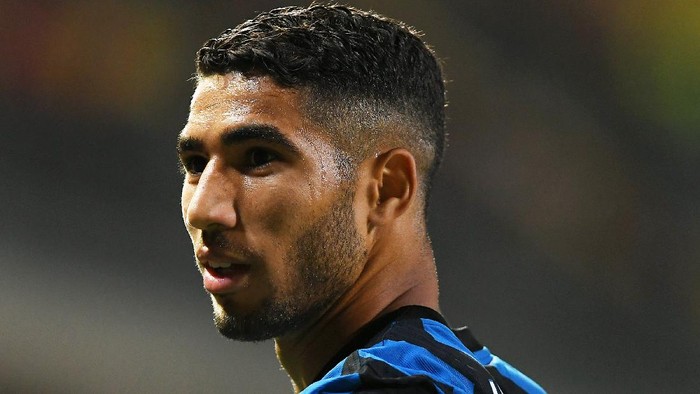BENEVENTO, ITALY - SEPTEMBER 30: Achraf Hakimi of FC Internazionale during the Serie A match between Benevento Calcio and FC Internazionale at Stadio Ciro Vigorito on September 30, 2020 in Benevento, Italy. (Photo by Francesco Pecoraro/Getty Images)