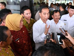 Setahun Bekerja, Pemerintahan Jokowi Tangani COVID-19 hingga Stunting