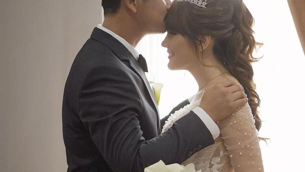 Foto: Intip Momen Mesra Angela Lee saat Dinikahi Pengusaha Tajir