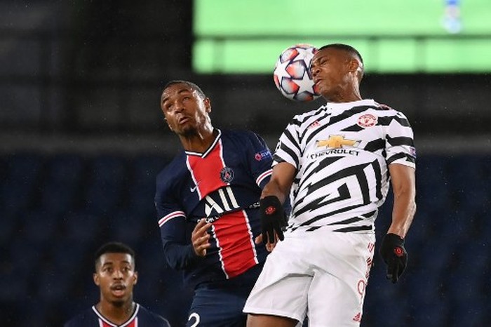 Paris Saint-Germains French defender Abdou Diallo (L) jumps for the ball with Manchester Uniteds French forward Anthony Martial during the UEFA Europa League Group H first-leg football match between Paris Saint-Germain (PSG) and Manchester United at the Parc des Princes stadium in Paris on October 20, 2020. (Photo by FRANCK FIFE / AFP)