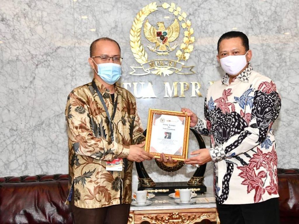 Ketua MPR: Salah Manfaatkan Internet Berujung Bencana Sosial Ketua MPR: Salah Manfaatkan Internet Berujung Bencana Sosial