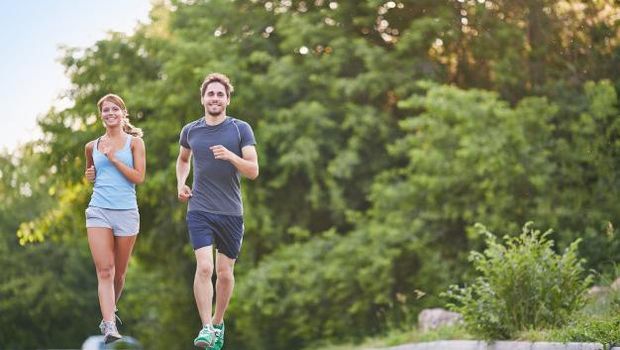 Olahraga akan melepaskan endorfin yang membuat bahagia bersama dan hubungan menjadi lebih dekat.