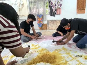 Kisah Fir: Dulu Bikin Onar, Sekarang Bikin Batik Jumputan Kisah Fir: Dulu Bikin Onar, Sekarang Bikin Batik Jumputan
