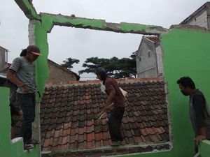 4 Rumah di Bandung Barat Rusak Akibat Ledakan Tabung Gas Melon 4 Rumah di Bandung Barat Rusak Akibat Ledakan Tabung Gas Melon