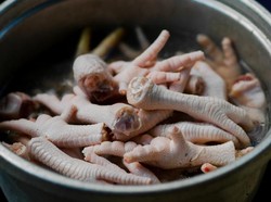 Ceker Ayam Mengandung Kolesterol Tinggi, Mitos atau Fakta? Kata Ahli Sih Gini