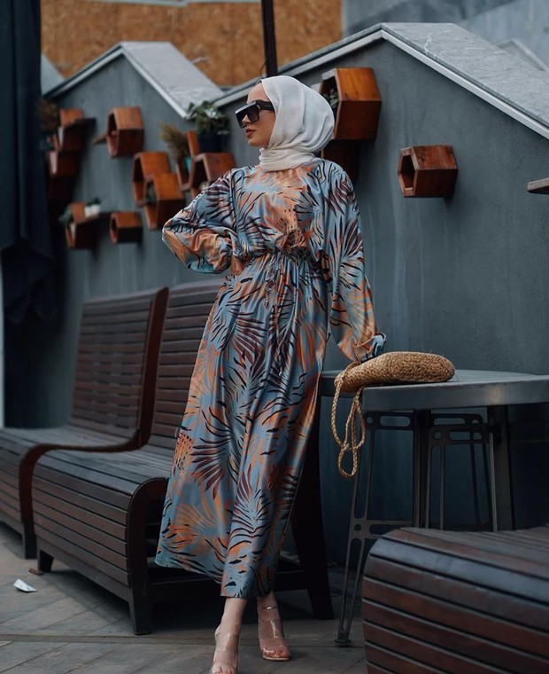 Feminin/id.pinterest.com/ Tips Fashion dengan Pashmina Putih