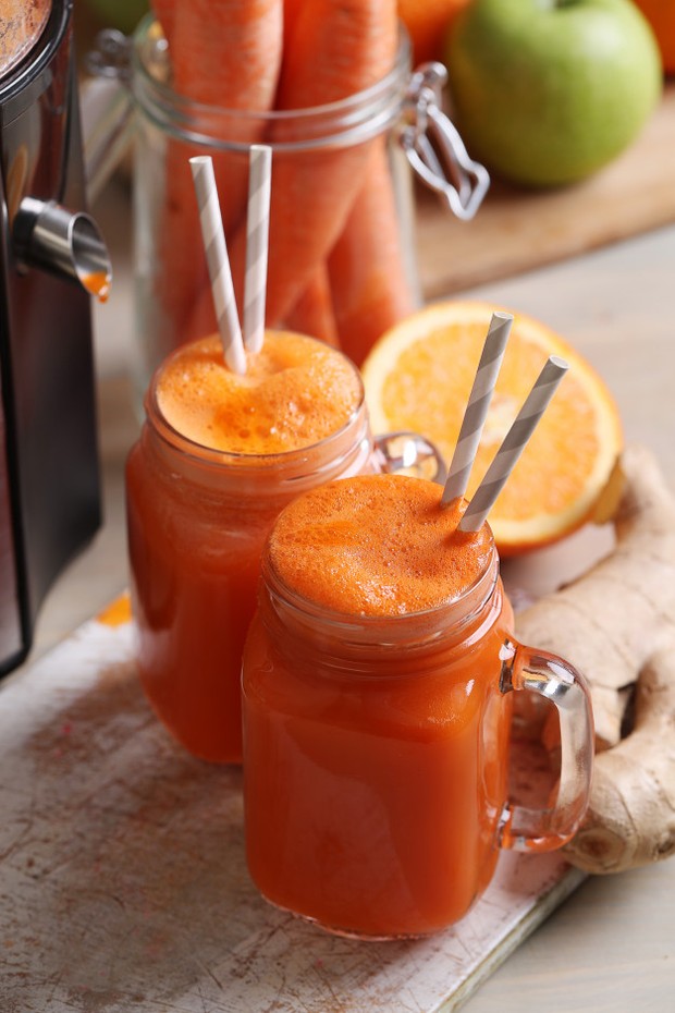 Foto: freepik.com Orange and carrot juice
