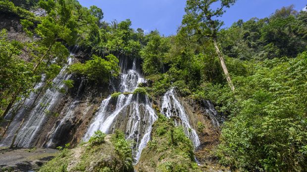 Goa Tetes waterfall located inside the Tumpak Sewu Canyon on the Java island, Indonesia. The source of the waterfall comes from Semeru, an active volcano and the highest mountain in Java.