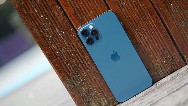 iPhone 12 Pro Pacific Blue Tampil Mewah Harga Rp 15 Juta