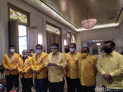 Cerita Airlangga Saat Luhut Ubah Pandangan World Bank soal UU Cipta Kerja