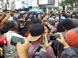 Massa Demo Omnibus Law di Medan Protes Rekannya Diamankan, Keributan Terjadi