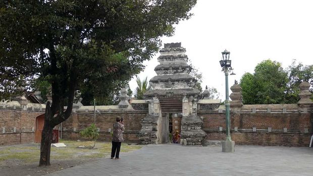 Yogyakarta, Indonesia - September 8, 2019: The Great Mataram Kingdom Mosque at Kotagede, Yogyakarta, Indonesia. Representing the assimilation of Balinese's Hinduism and Islam culture into the religious (Islamic) activities building. The shape of the main gate represented Meru tower, the principal shrine of a Balinese temple
