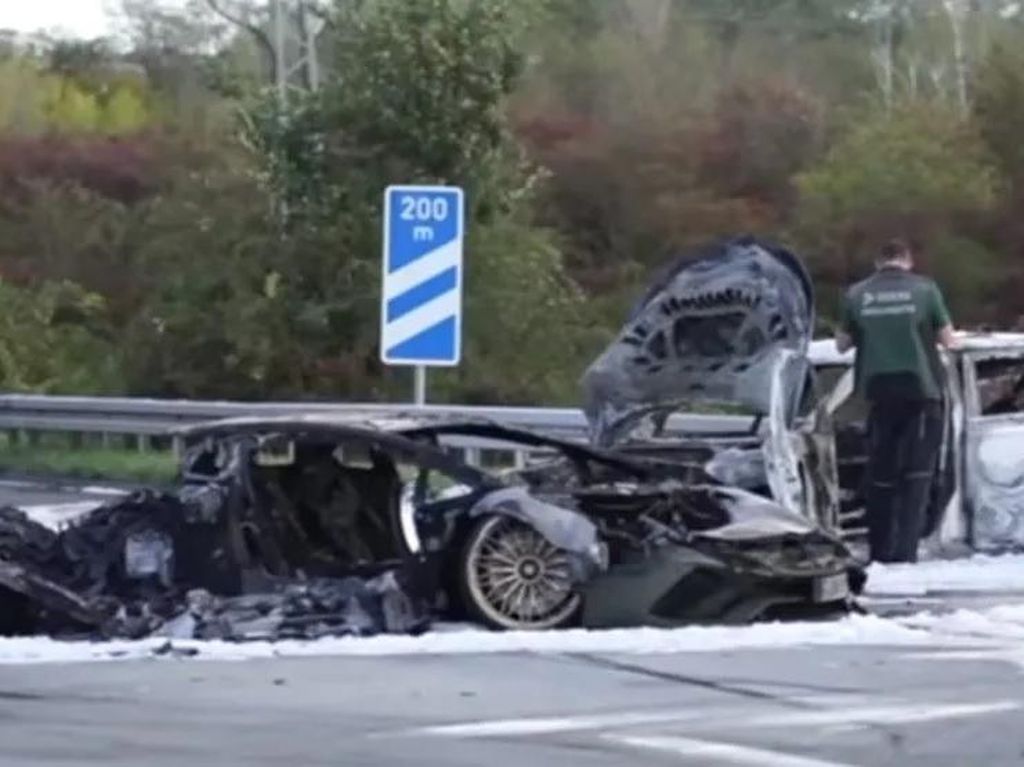 Brak! Selebgram Ini Balap Liar Pakai Lamborghini Berujung Terbakar Brak! Selebgram Ini Balap Liar Pakai Lamborghini Berujung Terbakar