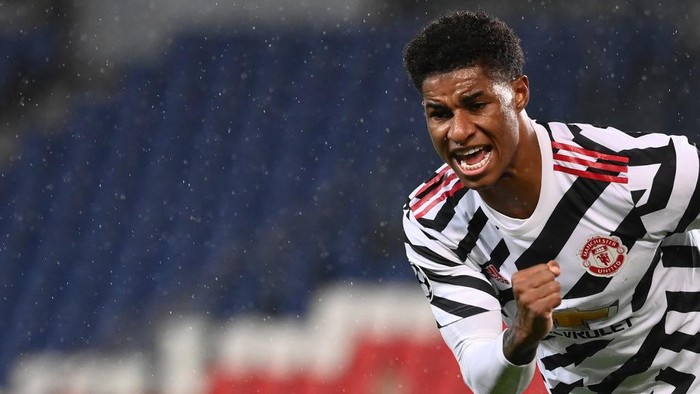 Manchester Uniteds English Forward Marcus Rashford celebrates after scoring a goal  during the UEFA Europa League Group H first-leg football match between Paris Saint-Germain (PSG) and Manchester United at the Parc des Princes stadium in Paris on October 20, 2020. (Photo by FRANCK FIFE / AFP)