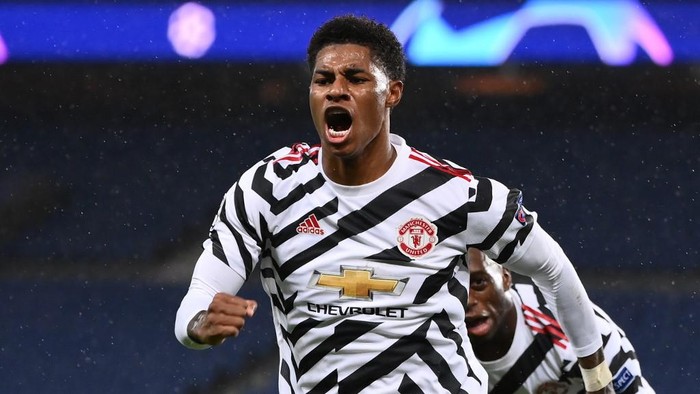 Manchester Uniteds English Forward Marcus Rashford celebrates after scoring a goal  during the UEFA Europa League Group H first-leg football match between Paris Saint-Germain (PSG) and Manchester United at the Parc des Princes stadium in Paris on October 20, 2020. (Photo by FRANCK FIFE / AFP)