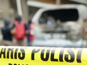 Polisi Temukan Selotip di Tangan Mayat Wanita Terbakar dalam Mobil Sukoharjo Polisi Temukan Selotip di Tangan Mayat Wanita Terbakar dalam Mobil Sukoharjo