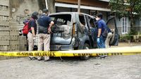 Mayat Wanita Ditemukan Terbakar di Dalam Mobil